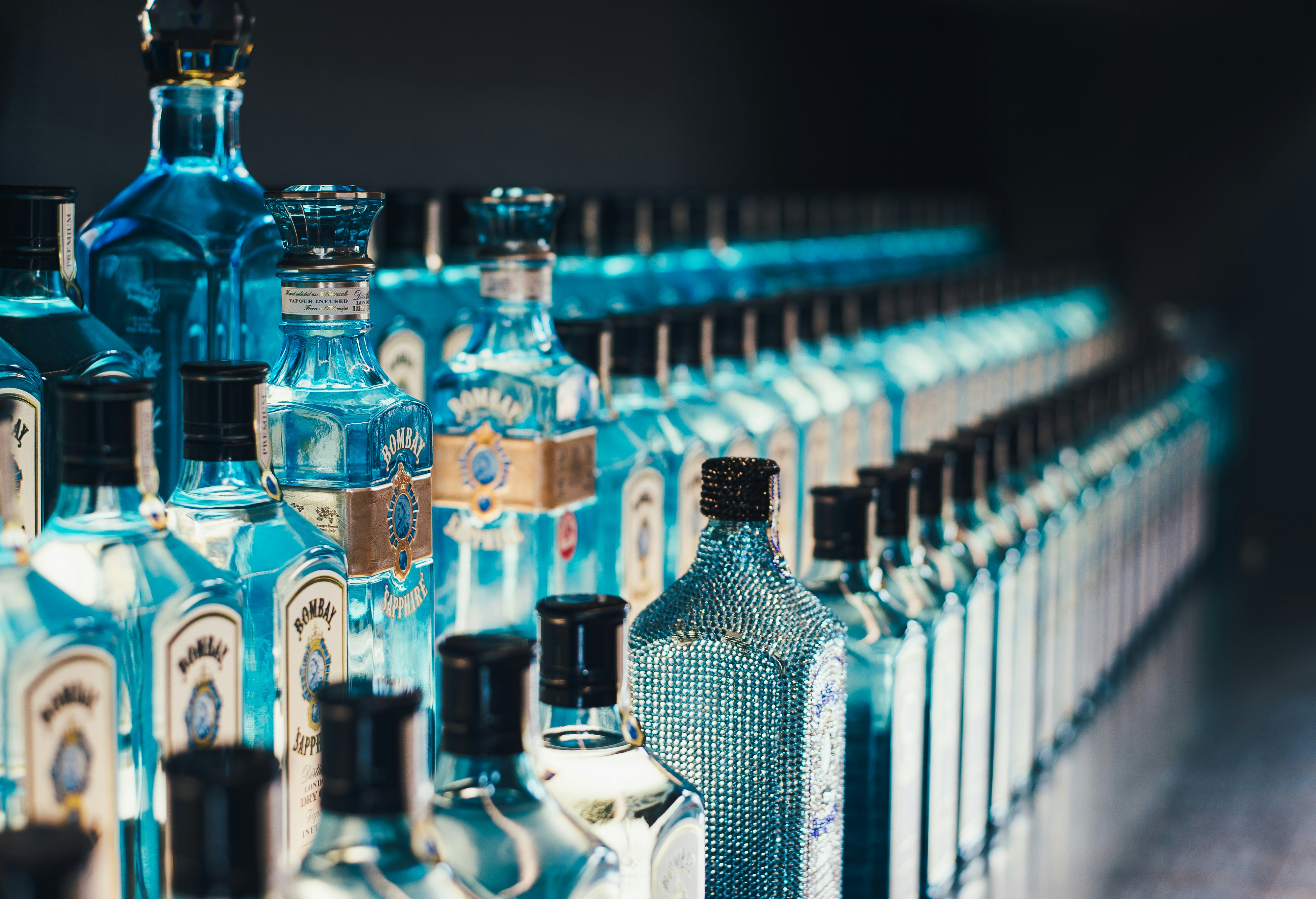 shallow focus photography of bottles